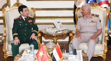 وزير الدفاع والإنتاج الحربي يلتقي وزير الدفاع الفيتنامي لمناقشة تعزيز التعاون العسكري بين البلدين