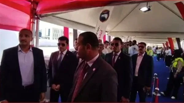 وزير الرياضة يشارك في انتخابات مجلس الشيوخ في لجنته بمدينة الشروق. وزير الرياضة يشارك في انتخابات مجلس الشيوخ في لجنته بمدينة الشروق.