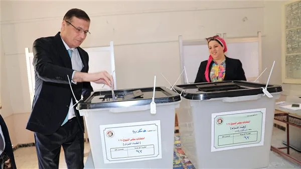 وزير الزراعة يشارك في انتخابات مجلس الشيوخ ويشجع الناخبين على الانخراط الفعّال