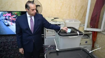وزير الشؤون البرلمانية يدلي بصوته في انتخابات مجلس الشيوخ بلجنته في الهرم
