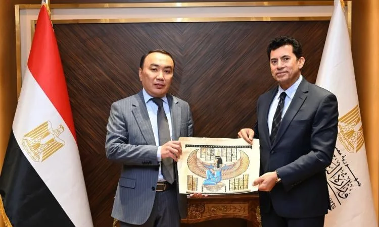 وزير الشباب والرياضة يجتمع بسفير كازاخستان لمناقشة أوجه التعاون المشترك وزير الشباب والرياضة يجتمع بسفير كازاخستان لمناقشة أوجه التعاون المشترك