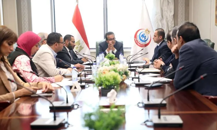 وزير الصحة يجتمع لمراقبة مخزون الأدوية وضمان الأمان الكافي لها