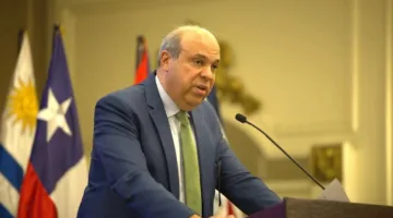 وزير الطيران: اتخذنا خطوة استراتيجية للحفاظ على الأجواء المصرية مفتوحة بينما أغلقت دول مجاورة مجالاتها الجوية.