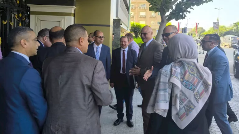 وزير العمل في القليوبية يسلم عقود توظيف للشباب ويستعرض قانون العمل الجديد وزير العمل في القليوبية يسلم عقود توظيف للشباب ويستعرض قانون العمل الجديد