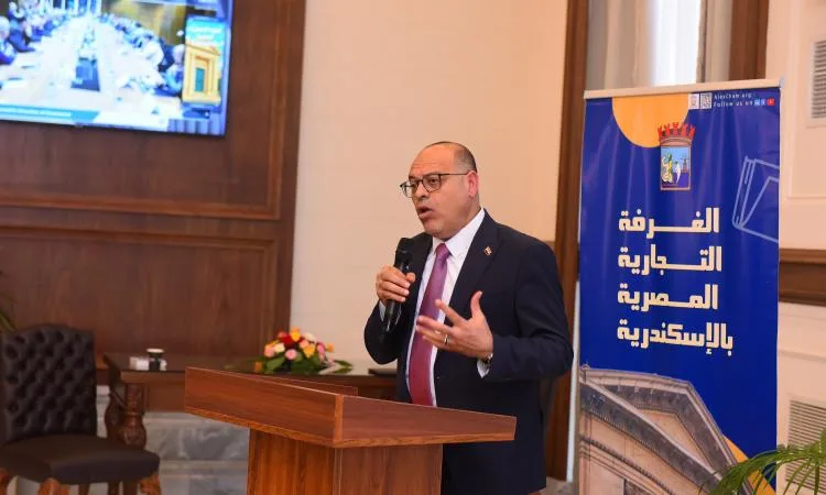 وزير العمل ومحافظ الإسكندرية يطلقان ورشة عمل توعوية بشأن قانون العمل الجديد وزير العمل ومحافظ الإسكندرية يطلقان ورشة عمل توعوية بشأن قانون العمل الجديد