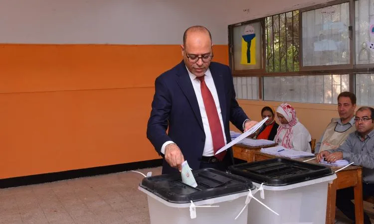 وزير العمل يشارك في التصويت ويحث الملايين من العمال على الانخراط في “الحق الانتخابي” وزير العمل يشارك في التصويت ويحث الملايين من العمال على الانخراط في “الحق الانتخابي”
