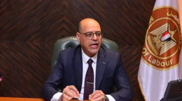 وزير العمل يقرر تعليق عمليات أربع شركات توظيف للعمالة في الخارج
