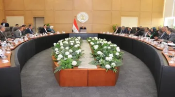 وزير الكهرباء يوجه بضرورة الاستمرار في تنفيذ استراتيجية مواجهة زيادة الأحمال واستهلاك الطاقة.