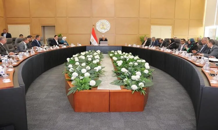 وزير الكهرباء يوجه بضرورة الاستمرار في تنفيذ استراتيجية مواجهة زيادة الأحمال واستهلاك الطاقة. وزير الكهرباء يوجه بضرورة الاستمرار في تنفيذ استراتيجية مواجهة زيادة الأحمال واستهلاك الطاقة.