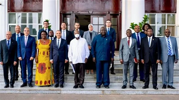 وزير الموارد المائية يناقش مع رئيس أوغندا قضايا مصر المتعلقة بنهر النيل والأمن المائي. وزير الموارد المائية يناقش مع رئيس أوغندا قضايا مصر المتعلقة بنهر النيل والأمن المائي.