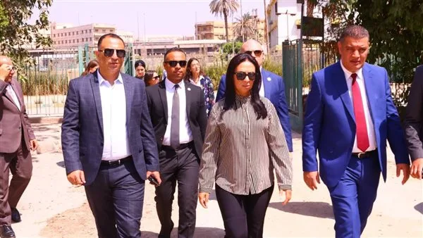 وزيرة التضامن تطلب دراسة الوضع القانوني للأبناء المحتجزين في دار الدفاع الاجتماعي. وزيرة التضامن تطلب دراسة الوضع القانوني للأبناء المحتجزين في دار الدفاع الاجتماعي.