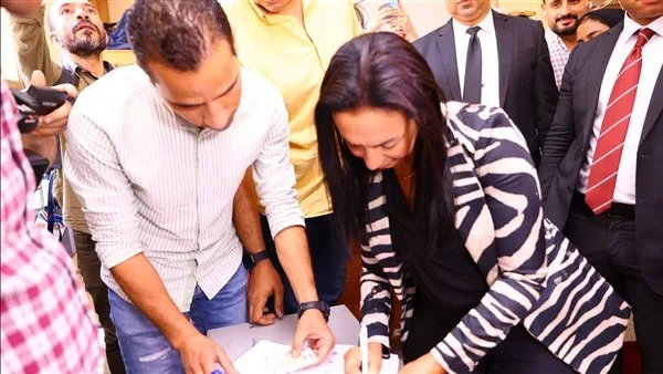 وزيرة التضامن تُدلي بصوتها في انتخابات مجلس الشيوخ وتحث المواطنين على المشاركة في هذا الاستحقاق الدستوري. وزيرة التضامن تُدلي بصوتها في انتخابات مجلس الشيوخ وتحث المواطنين على المشاركة في هذا الاستحقاق الدستوري.