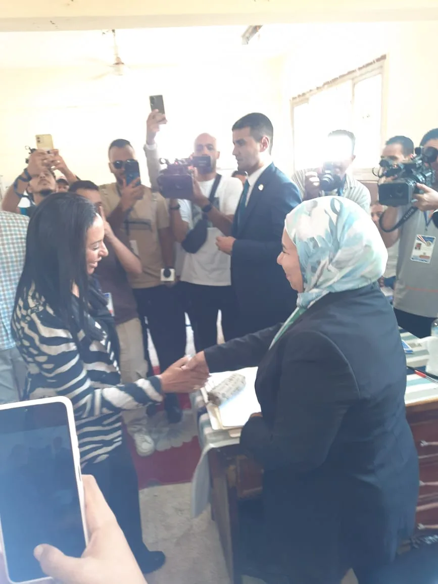 وزيرة التضامن للجمهور: نساء مصر لم يتخلوا عن وطنهم إطلاقًا.. وتنظيم الانتخابات كان «ممتازًا» وزيرة التضامن للجمهور: نساء مصر لم يتخلوا عن وطنهم إطلاقًا.. وتنظيم الانتخابات كان «ممتازًا»
