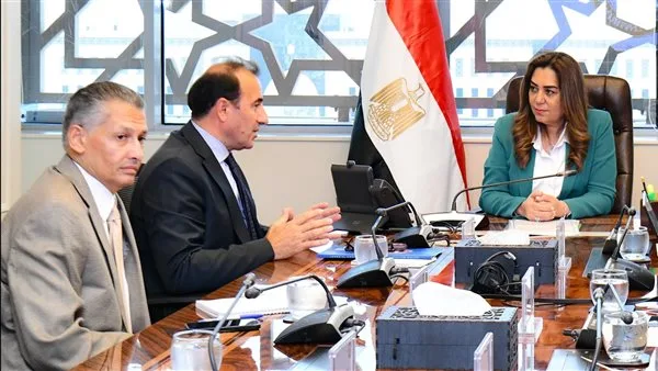 وزيرة التنمية المحلية تناقش مع فريق الأمم المتحدة الإنمائي نتائج التعاون في المشروعات المشتركة. وزيرة التنمية المحلية تناقش مع فريق الأمم المتحدة الإنمائي نتائج التعاون في المشروعات المشتركة.