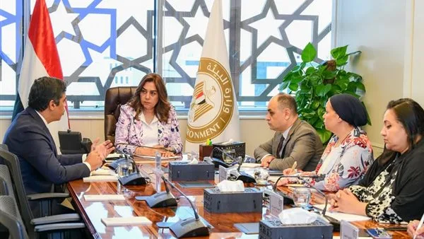 وزيرة التنمية تستعرض طرق الاستفادة من النفايات اليومية في بعض المجمعات السكنية الجديدة وزيرة التنمية تستعرض طرق الاستفادة من النفايات اليومية في بعض المجمعات السكنية الجديدة