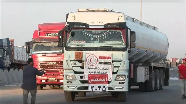 وصول شاحنتين محمّلتين بـ 107 أطنان من السولار من مصر إلى قطاع غزة