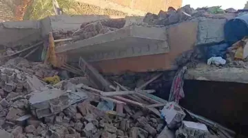 وفاة أب ونجله وإصابة ثلاثة آخرين جراء انهيار منزل في أسيوط (صور)