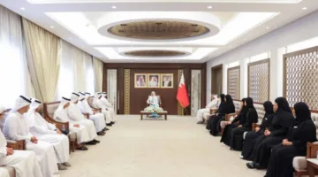 وفد “25 عامًا” يزور البحرين لتعزيز التبادل الثقافي بين الشباب