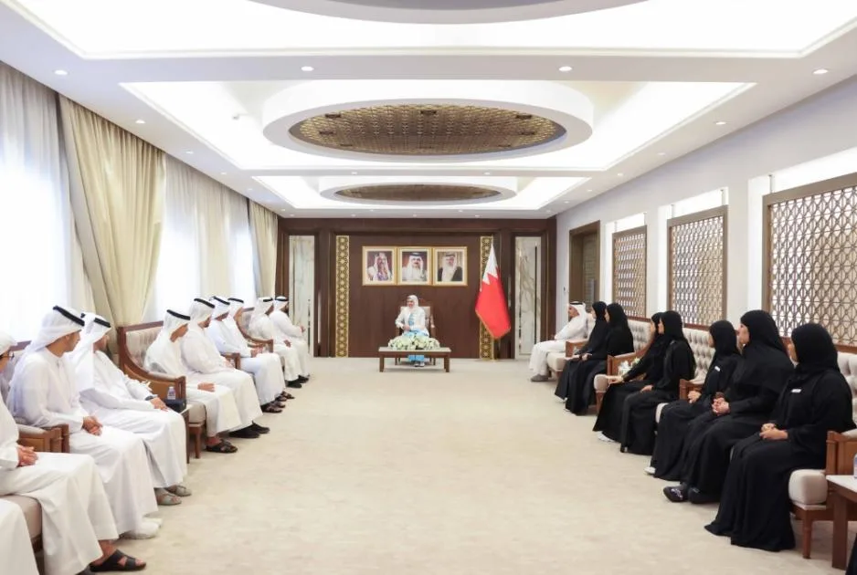 وفد “25 عامًا” يزور البحرين لتعزيز التبادل الثقافي بين الشباب وفد “25 عامًا” يزور البحرين لتعزيز التبادل الثقافي بين الشباب
