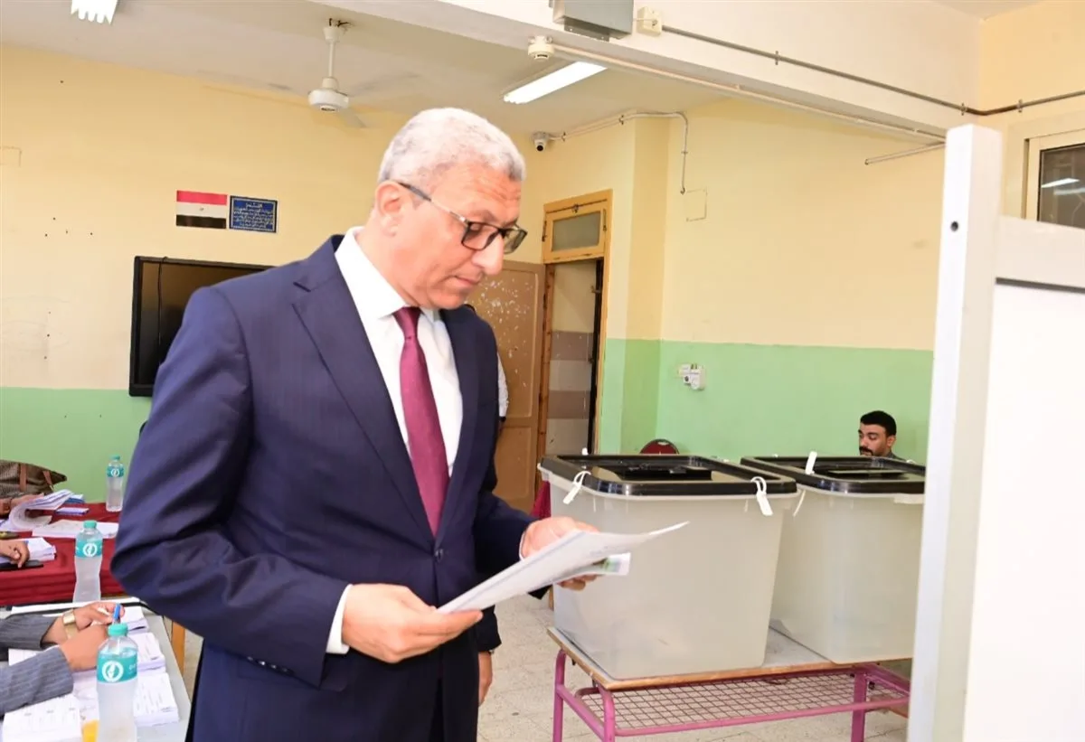 وكيل أول مجلس النواب يشارك في التصويت لانتخابات مجلس الشيوخ 2025 وكيل أول مجلس النواب يشارك في التصويت لانتخابات مجلس الشيوخ 2025