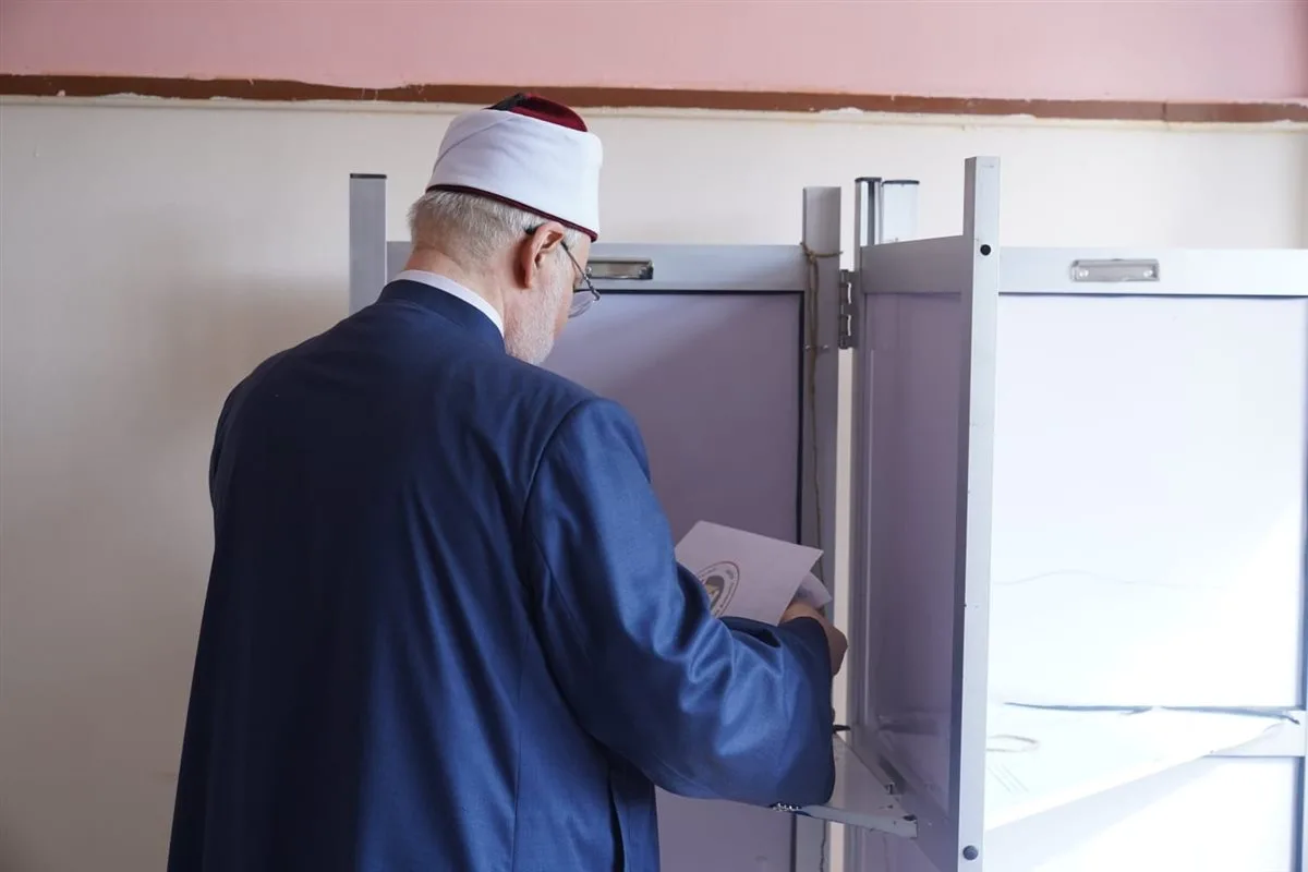 وكيل الأزهر يشارك في انتخابات الشيوخ 2025 ويشدد على أهمية المشاركة كواجب وطني وكيل الأزهر يشارك في انتخابات الشيوخ 2025 ويشدد على أهمية المشاركة كواجب وطني