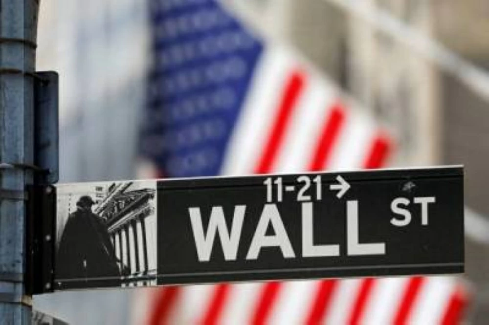 وول ستريت تشهد انخفاضاً قبيل إعلان نتائج أرباح أمازون وأبل