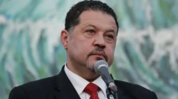 ياسر عباس في بيروت: تأكيد التغييرات في المخيمات تمهيداً لنزع السلاح واسترجاع الممتلكات الفلسطينية