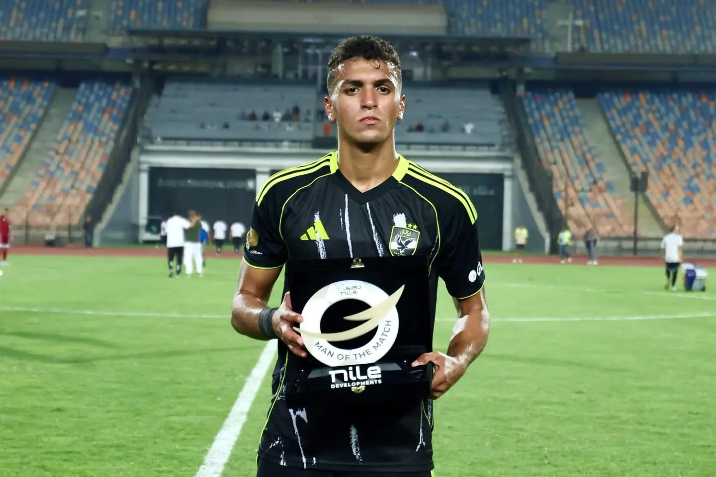 ياسين مرعي يفوز بجائزة أفضل لاعب في مباراة الأهلي ومودرن سبورت. ياسين مرعي يفوز بجائزة أفضل لاعب في مباراة الأهلي ومودرن سبورت.
