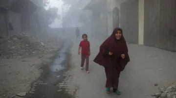 ‏مقتل 100 شخص جراء غارات إسرائيلية مكثفة على غزة… وارتفاع منسوب المياه يغمر خيام النازحين على شاطئ خان يونس ‏‏
