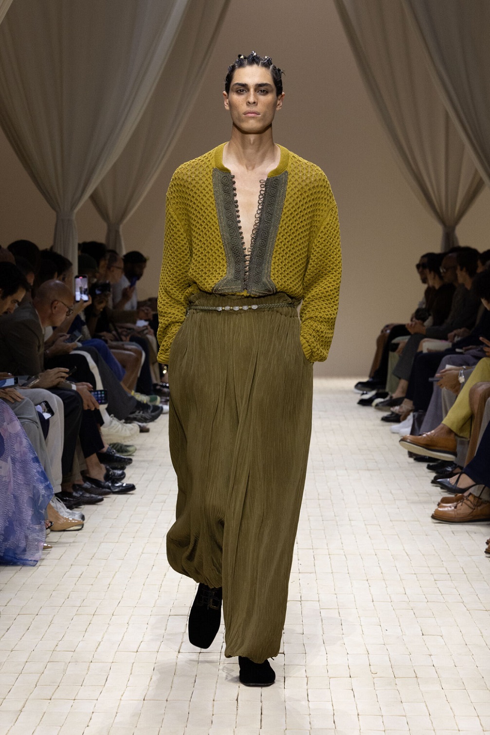مجموعة Emporio Armani للشباب (إنستغرام)
