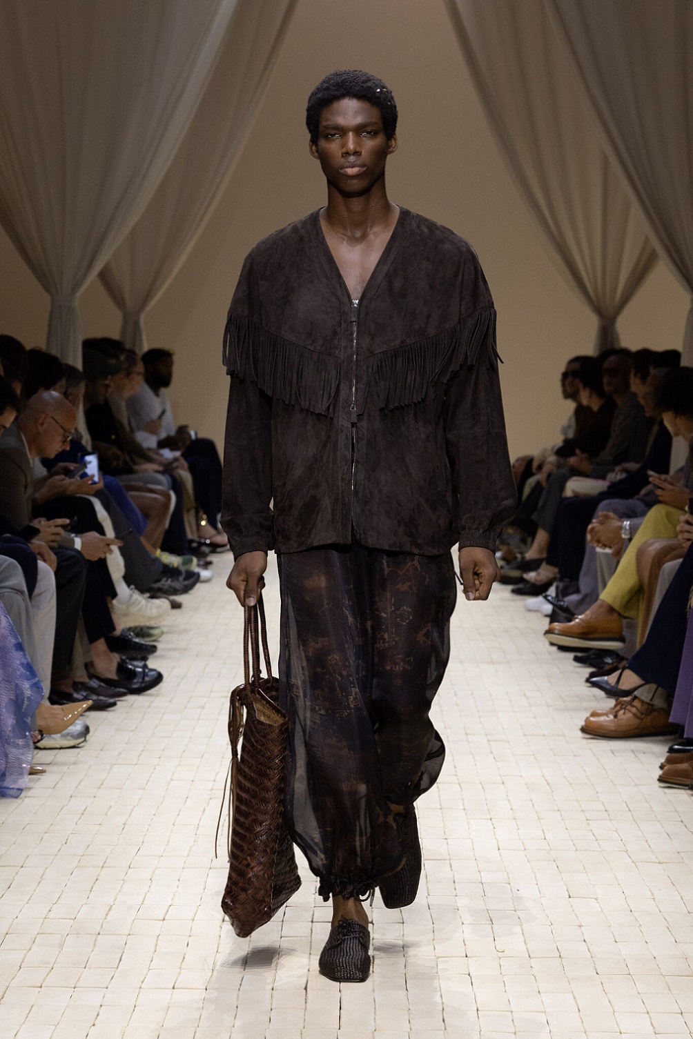مجموعة Emporio Armani للشباب (إنستغرام)