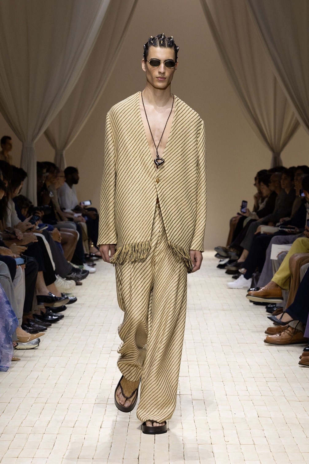 مجموعة Emporio Armani للشباب (إنستغرام)