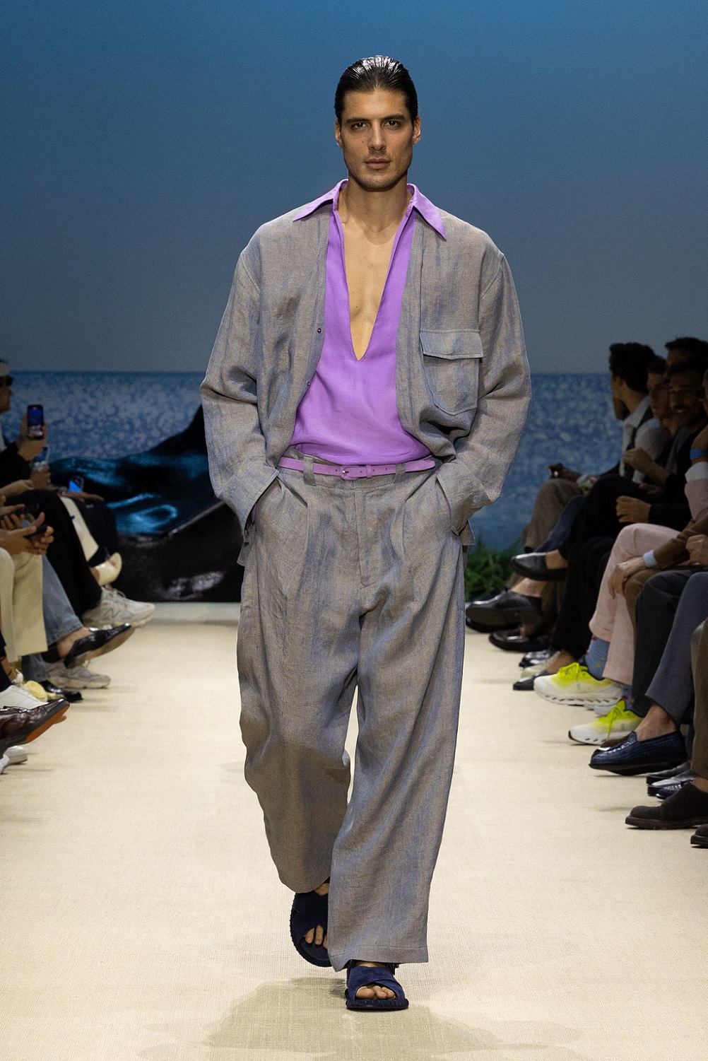 مجموعة الأزياء الرجاليّة Giorgio Armani لربيع وصيف 2026 (إنستغرام)