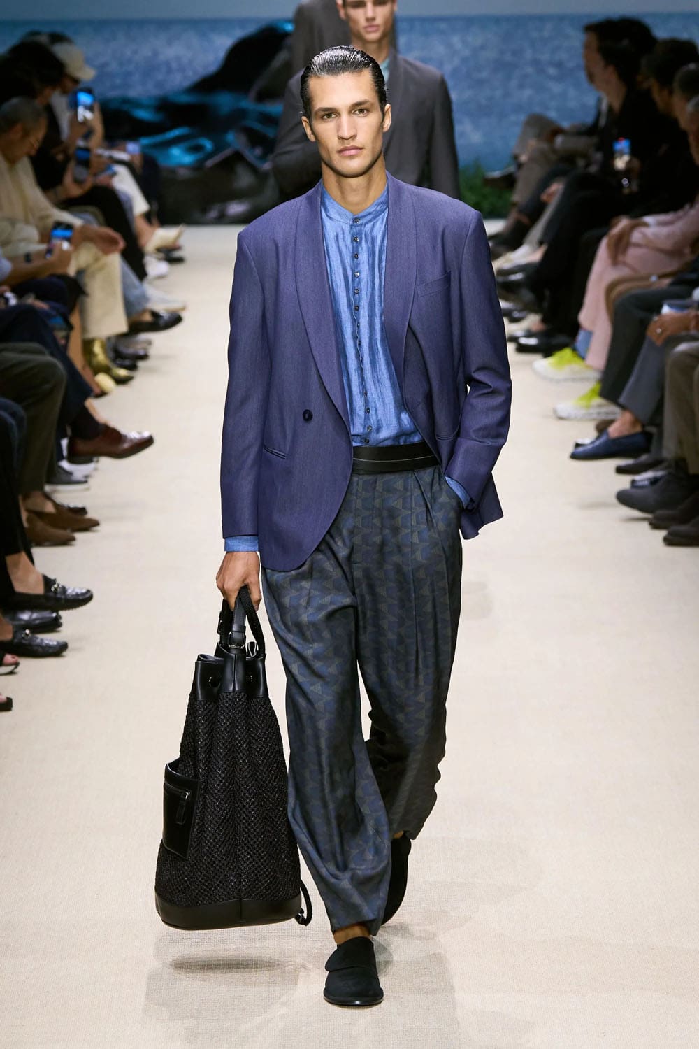 مجموعة الأزياء الرجاليّة Giorgio Armani لربيع وصيف 2026 (إنستغرام)