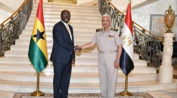 وزير الدفاع يتقابل مع وزير المالية والتخطيط الاقتصادي والقائم بأعمال وزير الدفاع في غانا