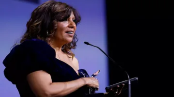 كوثر بن هنية تحصل على جائزة الأسد الفضي لفيلمها “صوت هند رجب” في فينيسيا