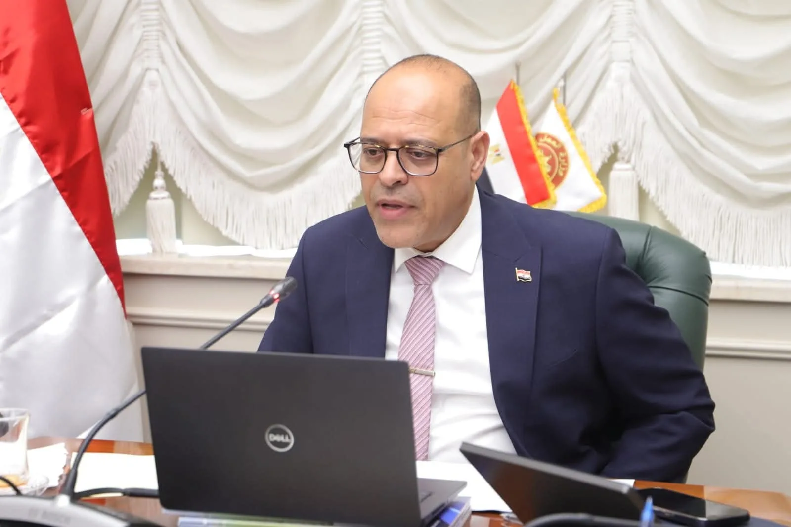 وزير العمل يعلن عن عطلة رسمية مدفوعة للعاملين بالقطاع الخاص يوم الخميس 4 سبتمبر.