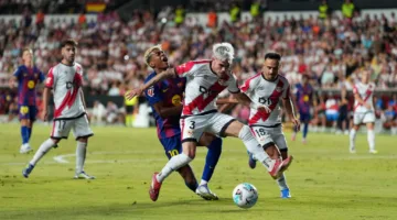 معلومات عن لقاء هانز فليك مع لاعبي برشلونة عقب التعادل مع رايو فاييكانو