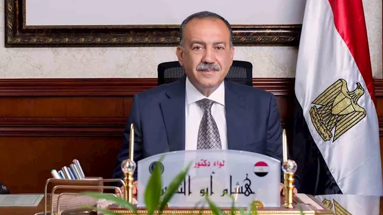 افتتاح باب استقبال طلبات ترخيص الميكروباصات الجديدة في أسيوط (صور)