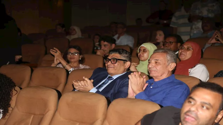 المسرح التجريبي: علاء عبدالسلام ومحمود حميدة يتابعان عرض “رماد من زمن الف” المسرح التجريبي: علاء عبدالسلام ومحمود حميدة يتابعان عرض “رماد من زمن الف”
