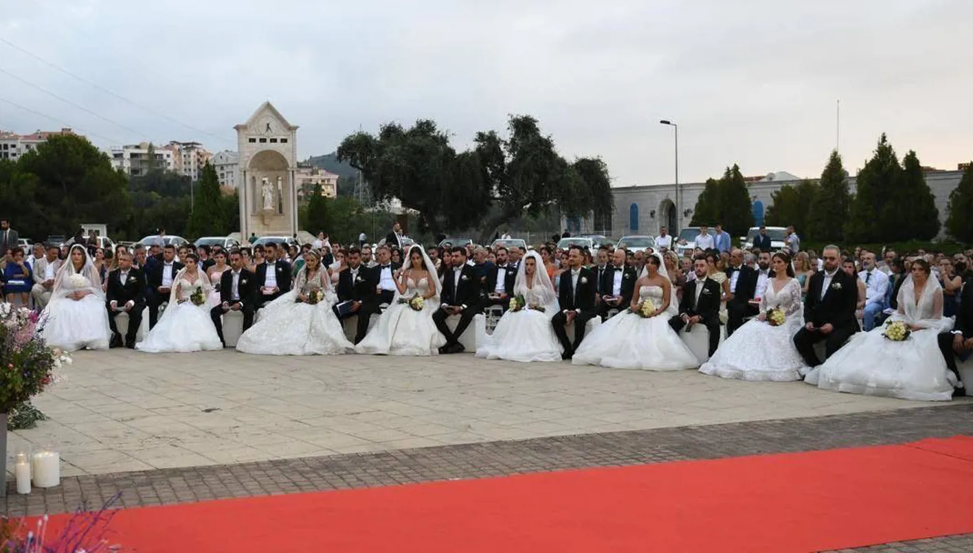 بمباركة البطريرك الراعي… 15 زوجًا يحتفلون بـ ‘نعم أبدية’ في حفل زفاف جماعي بمباركة البطريرك الراعي… 15 زوجًا يحتفلون بـ ‘نعم أبدية’ في حفل زفاف جماعي