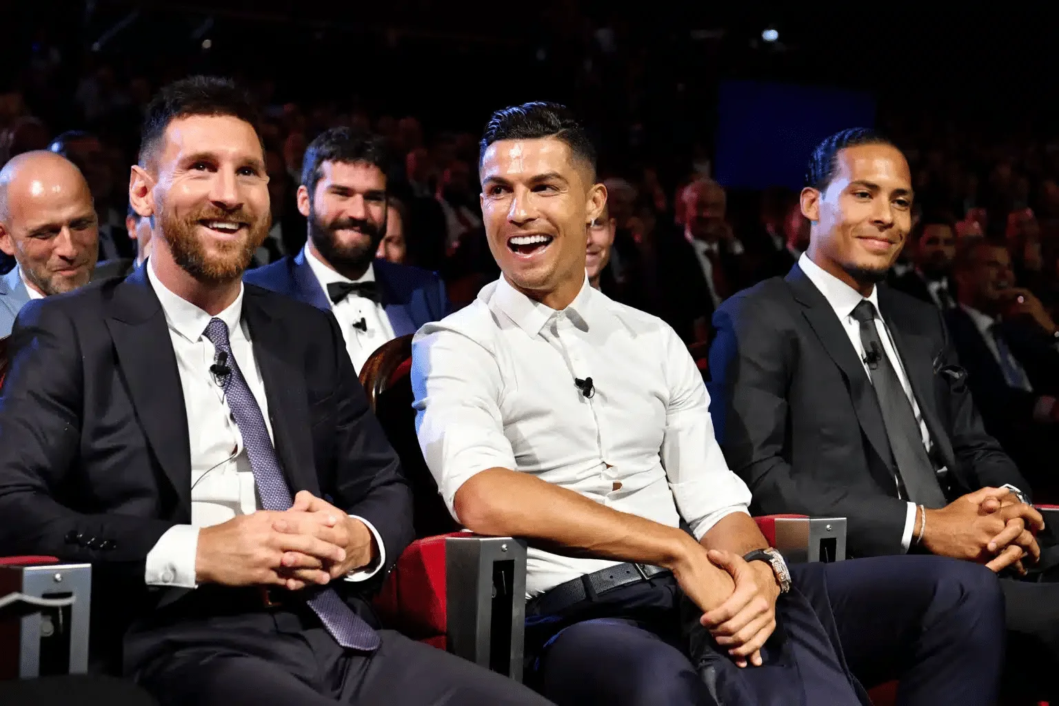 تأزم الأرقام: تصفيات كأس العالم تضيف فصلًا جديدًا في منافسة ميسي ورونالدو