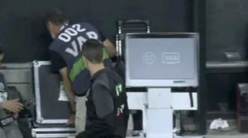تعطل تقنية الـVAR يثير الغضب خلال مباراة برشلونة ورايو فاييكانو