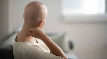 “جل مائي شبيه بالشامبو”… ابتكار جديد لحماية الشعر خلال العلاج الكيميائي