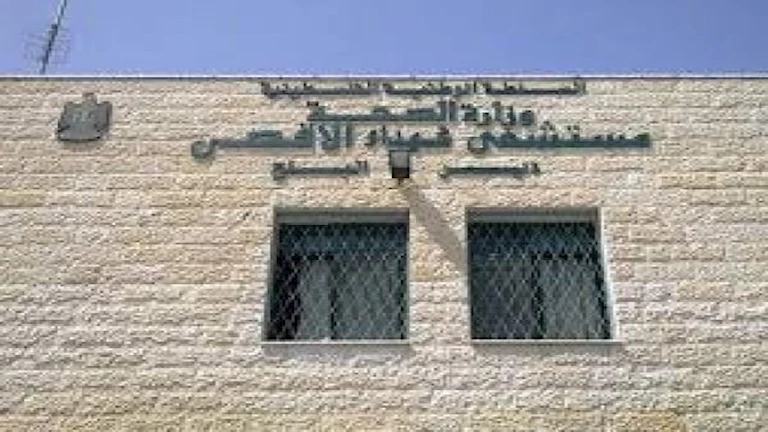 جيش الاحتلال يهاجم مجمع العيادات الخارجية في مستشفى شهداء الأقصى وسط غزة جيش الاحتلال يهاجم مجمع العيادات الخارجية في مستشفى شهداء الأقصى وسط غزة