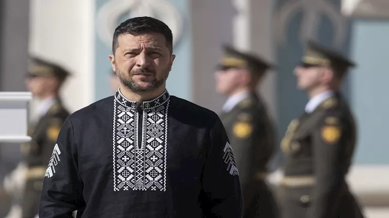 زيلينسكي يُعلن عن اعتقال المشتبه في اغتيال الرئيس السابق للبرلمان الأوكراني. زيلينسكي يُعلن عن اعتقال المشتبه في اغتيال الرئيس السابق للبرلمان الأوكراني.