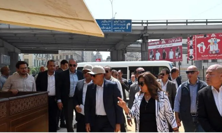 صور.. “مدبولي” يراقب تقدم أعمال تطوير سوق العتبة في وسط القاهرة. صور.. “مدبولي” يراقب تقدم أعمال تطوير سوق العتبة في وسط القاهرة.