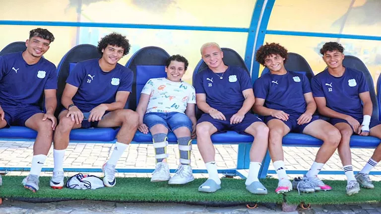 طفل يُشرق فرحًا في تدريبات النادي المصري ببورسعيد – صور