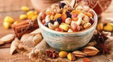 ليست فقط تسلية: فوائد خفية للمكسرات قد تجهلها