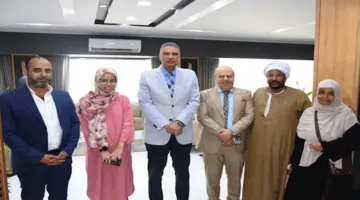 محافظ أسوان يكرّم الطلاب المتفوقين الذين حصلوا على منح دراسية مجانية (صور)